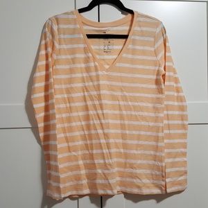 GAP • long sleeve v neck